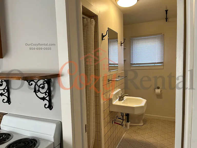 3020 S 5th Ave — Photo 3