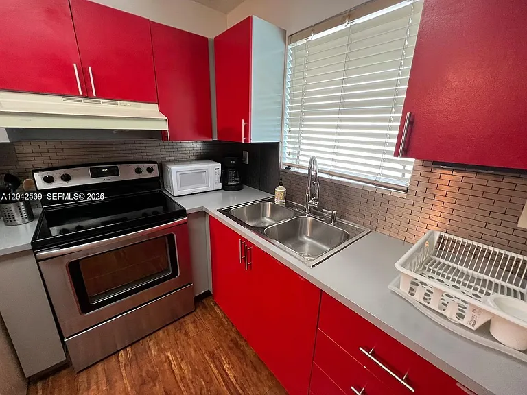713 Collins Ave #39 — Photo 7