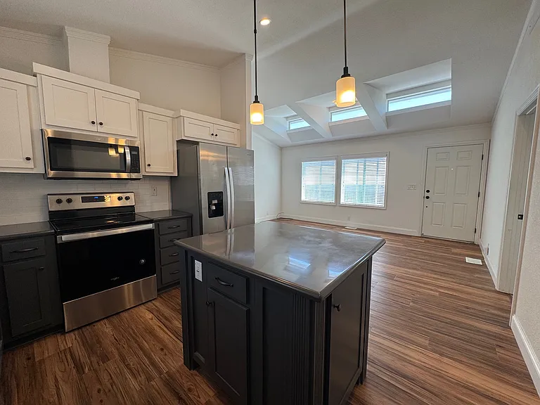 1415 Sherman St — Photo 8