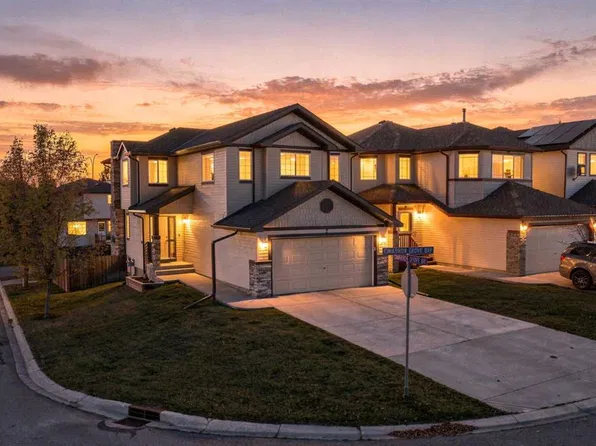 2 Cimarron Grove Bay, Okotoks, AB T1S 2H3