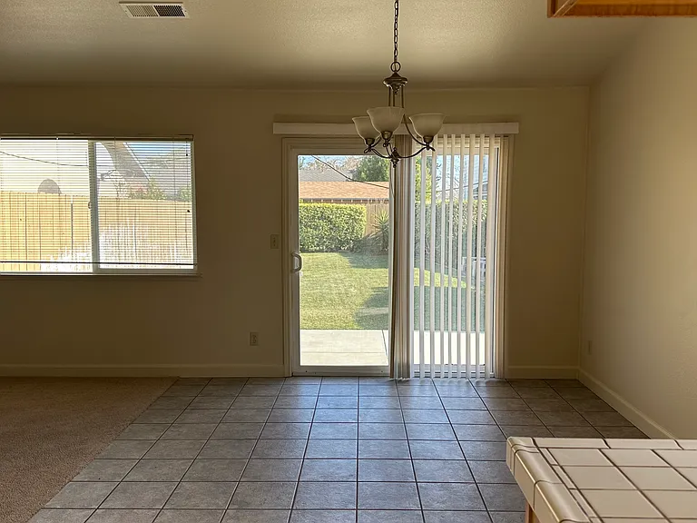 660 Westside Blvd #A — Photo 4
