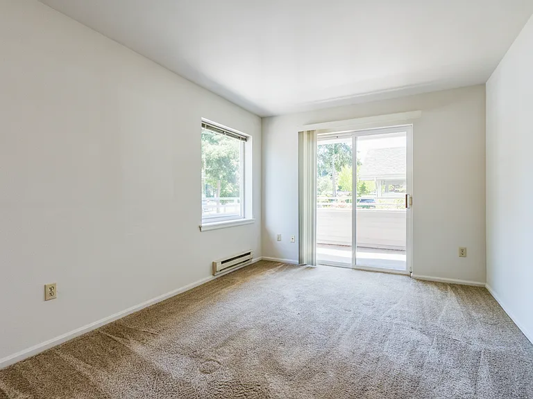 Bellevue Heights Apartments — Photo 13