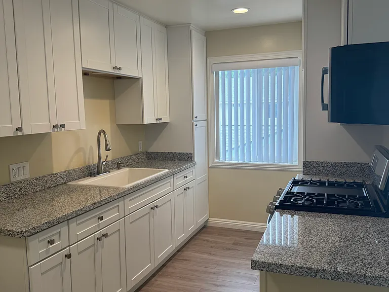 26001 Cypress St #6 — Photo 8