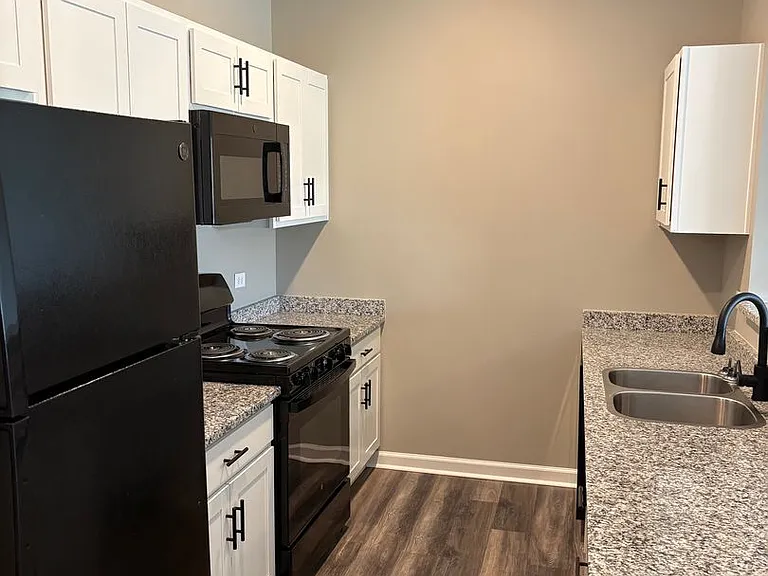 244 Calumet Dr — Photo 1