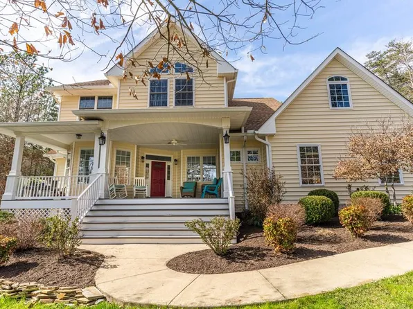 107 Booth St, Farmville, VA 23901