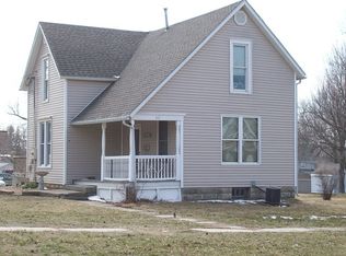 201 Kickapoo St, Hiawatha, KS 66434