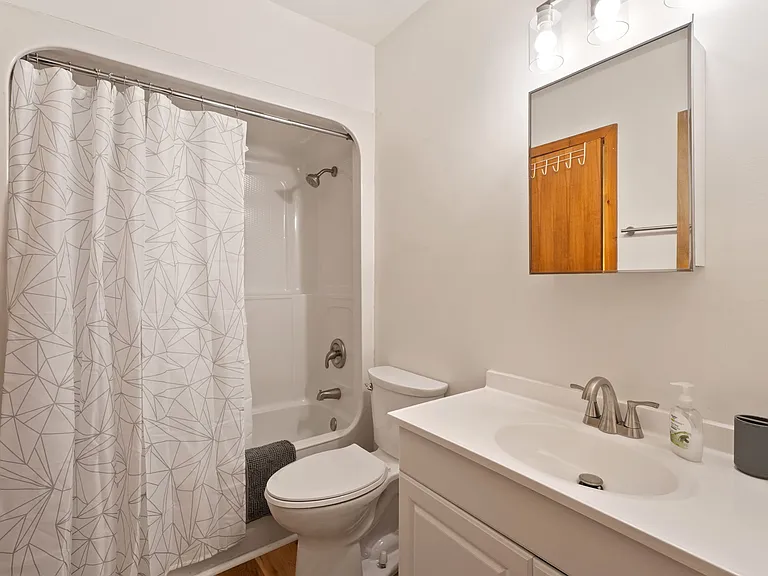 609 Hillsborough St #7 — Photo 20
