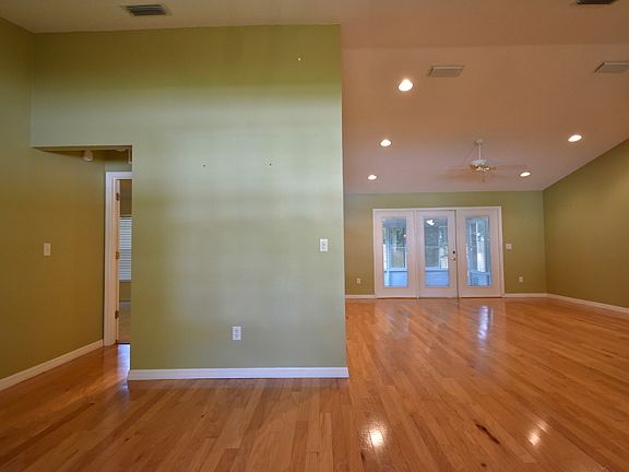 4th image of 1109 NE 22nd Ave