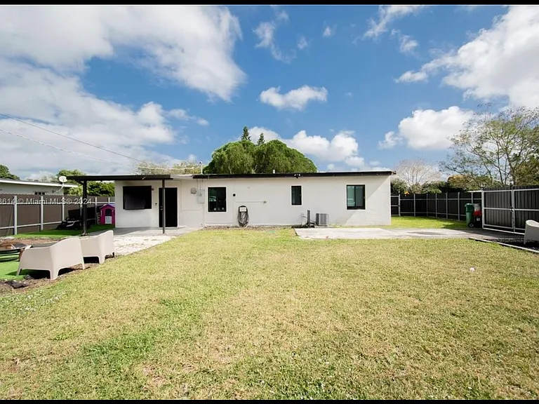 16230 NW 21st Ave — Photo 16