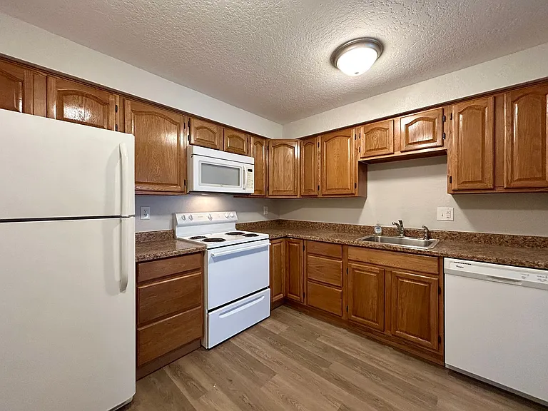 11722 Pinehurst - 8 Unit — Photo 11
