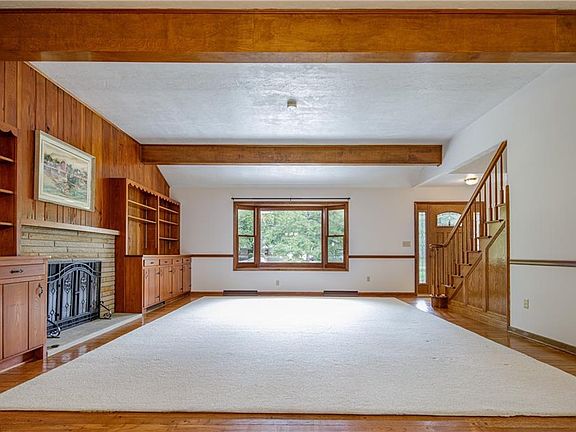 5th image of 27335 Seneca Dr
