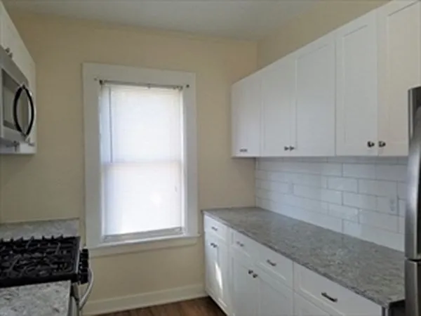 126 Main St #2 — Photo 3