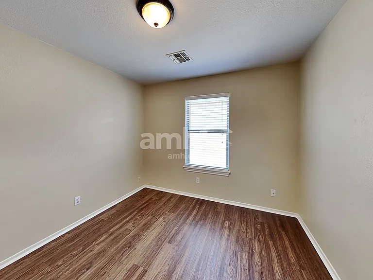 18526 W Valerie Dr — Photo 16