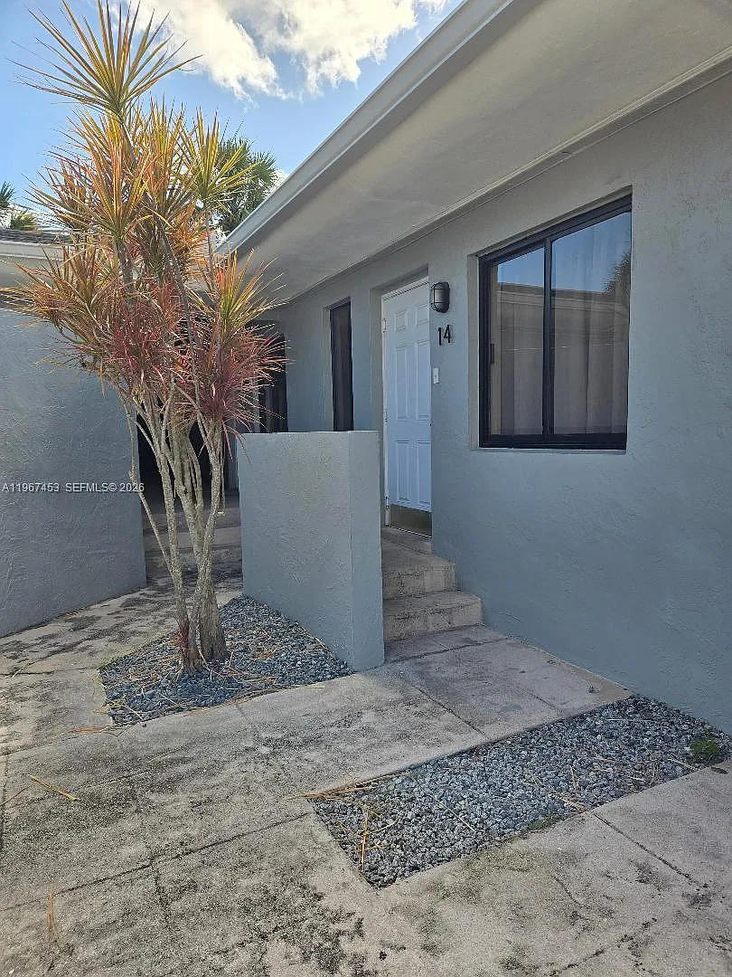 Building Photo - 3475 SW 1st Ave #14