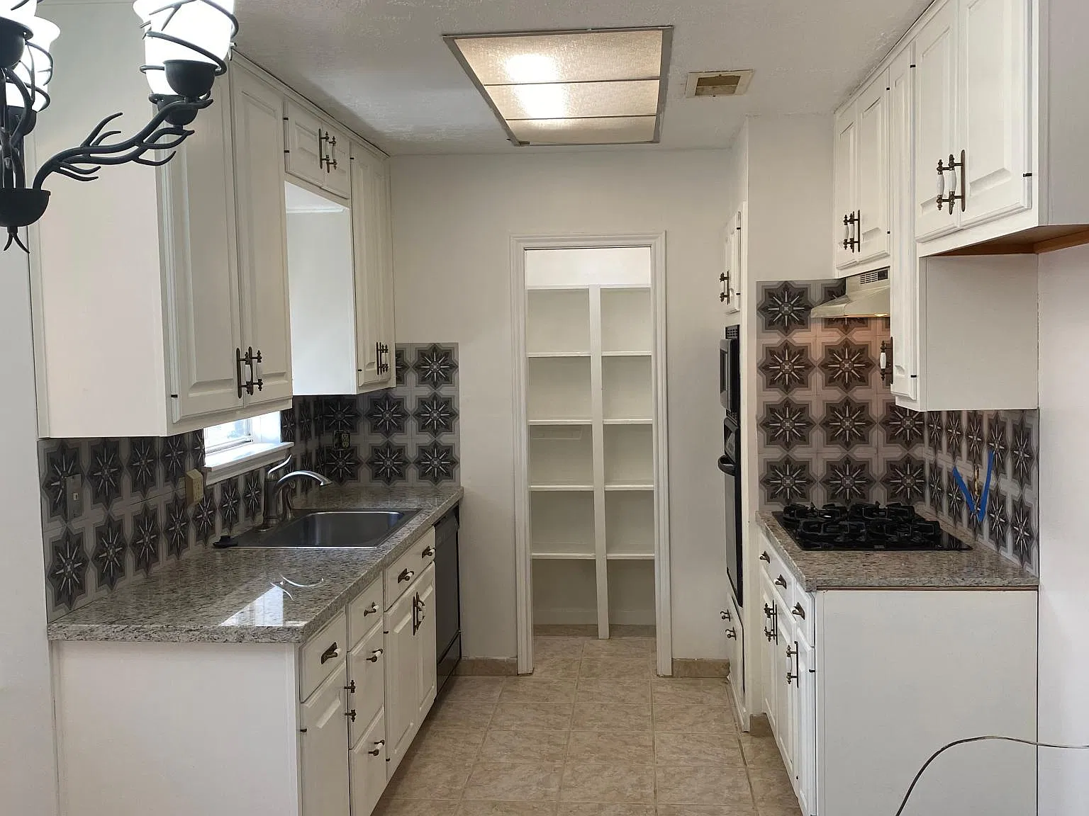 4 bed, 1564 sqft, $2,200 — Photo 2
