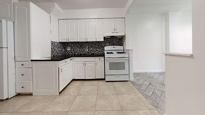 1st image of 2759 Bronxwood Ave #G