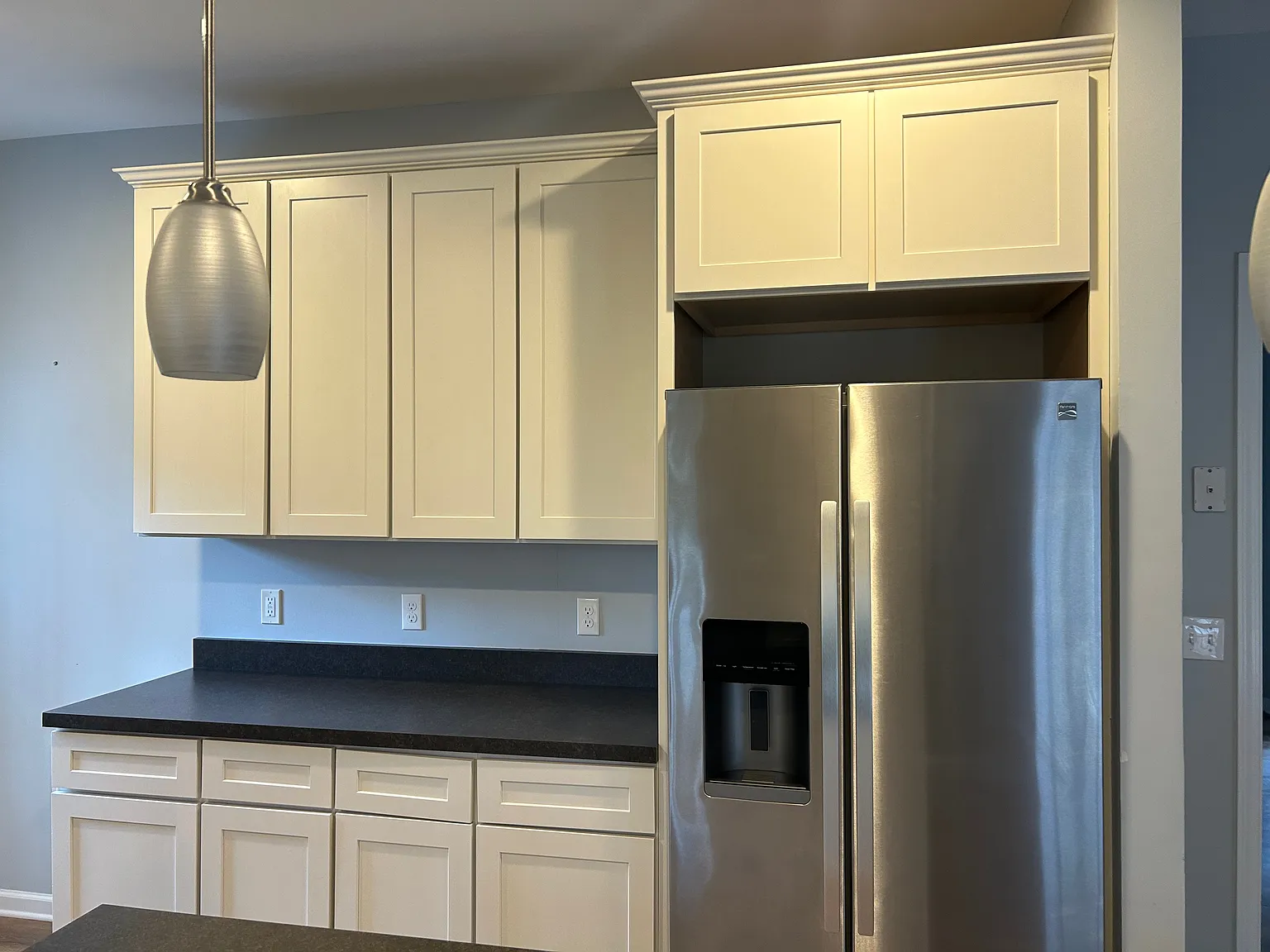 3 bed, 2.5 bath, 2016 sqft, $2,500 — Photo 2