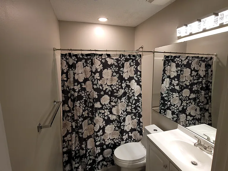 1411 Collegiate Cir #104 — Photo 8