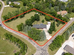 4220 E Roundup Rd, Bismarck, ND 58503