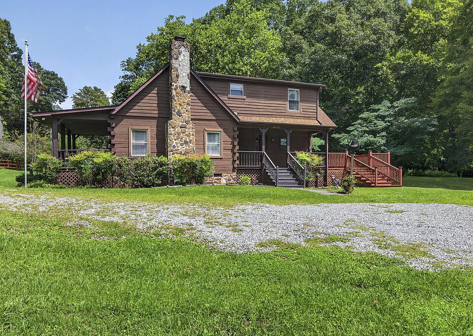 1st image of 901 Bear Creek Rd