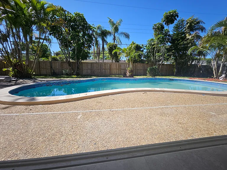 211 SW 53rd Ave — Photo 5