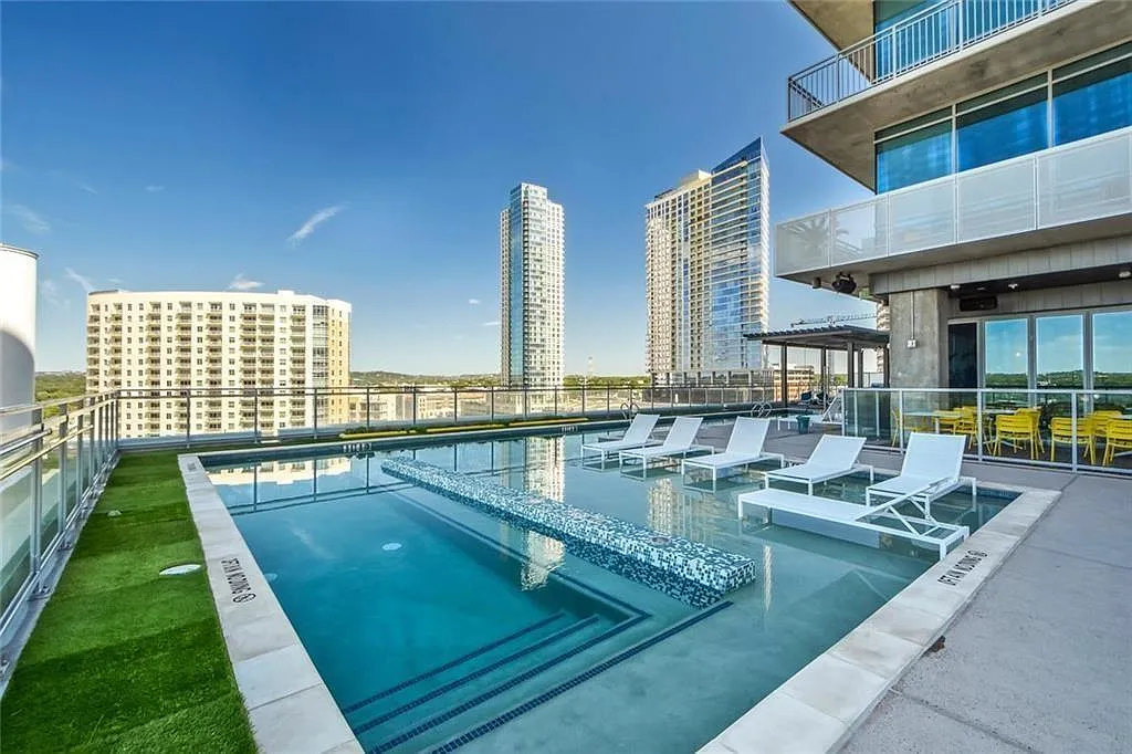1 bed, 1.0 bath, 689 sqft, $3,200 — Photo 1