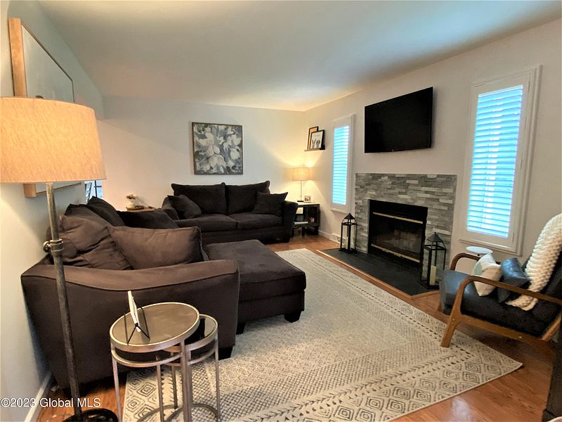 5th image of 3009 Fern Court