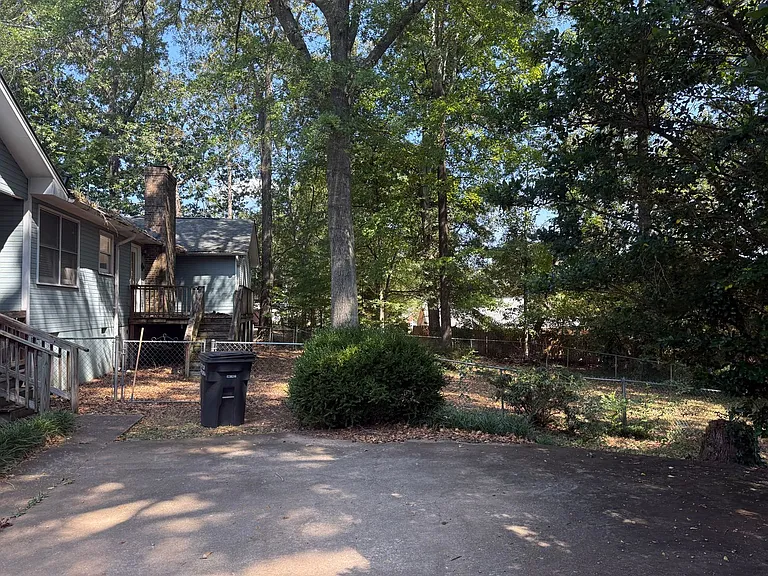 1402 Northgate Dr — Photo 5