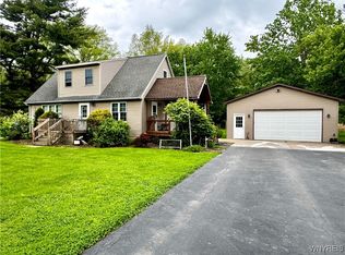 3821 Dale Rd, Lockport, NY 14094