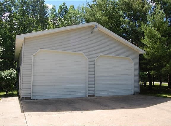 Detached heated garage