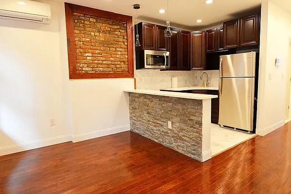 Rented by Sovereign Realty of NY Inc | media 4