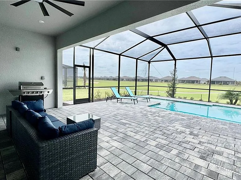 15048 Pinehurst Ln — Photo 18