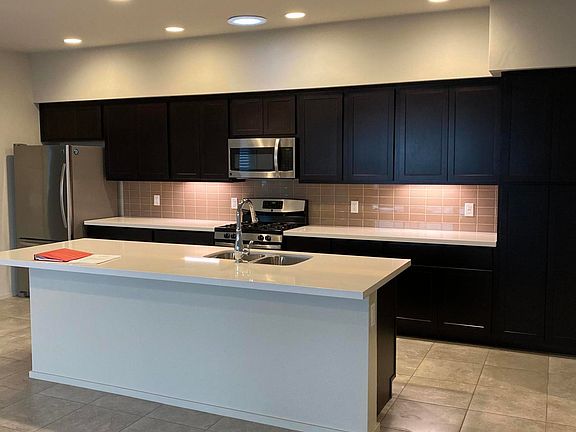 4th image of 3026 N Dasylirion Dr