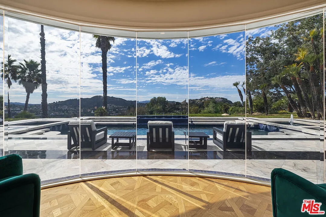 5 bed, 6.0 bath, 10452 sqft, $25,000 — Photo 1