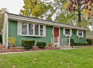 306 Woodland Dr, Grayslake, IL 60030