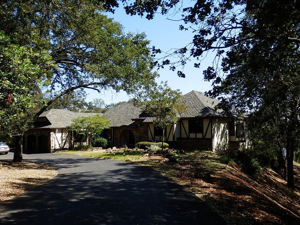 1st image of 18390 Castle Hill Dr