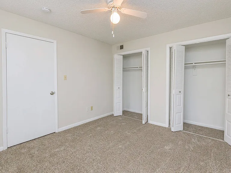 Regency Gardens Apartments — Photo 14