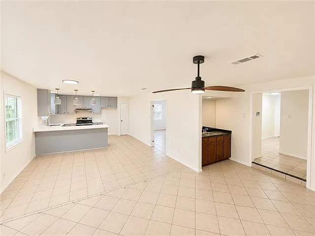 805 Terry Pkwy — Photo 5