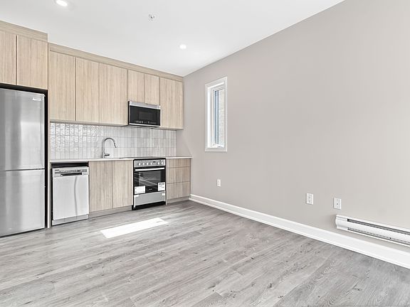 3rd image of 370 Cambridge St N #1