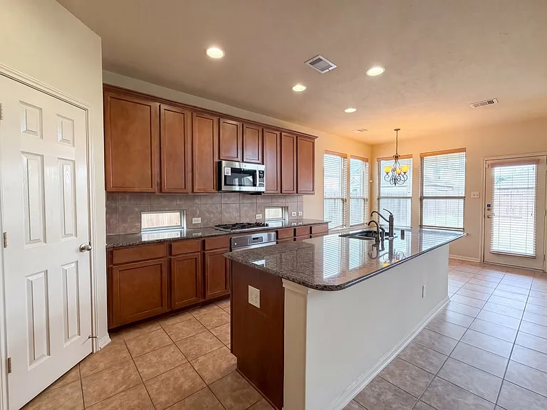 4715 Autumn Pine Ln — Photo 2