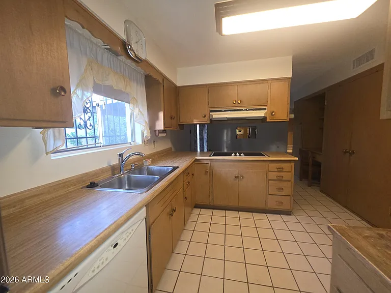 342 W Diana Ave — Photo 8