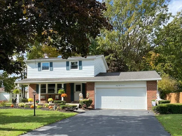 6900 Colonial Dr, Niagara Falls, NY 14305