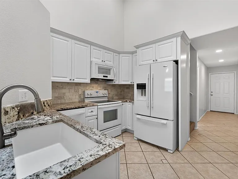 658 Green Valley Rd #B3 — Photo 44