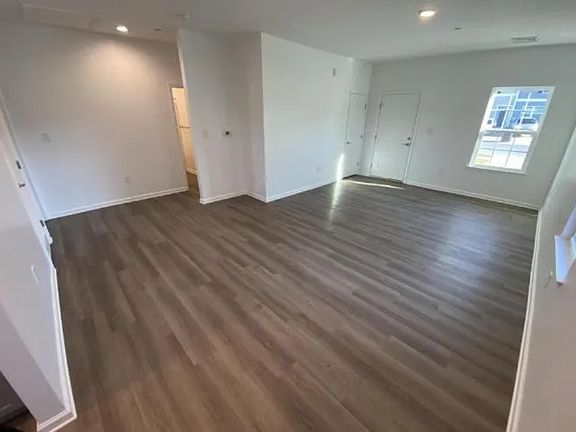 3rd image of 450 Creekbed Cir