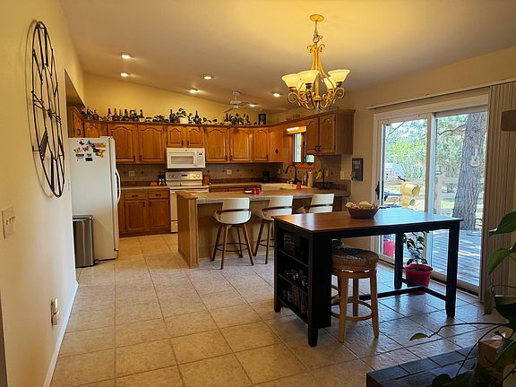 2nd image of 1055 Knollwood Cir
