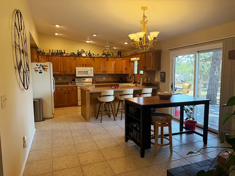 1055 Knollwood Cir — Photo 3