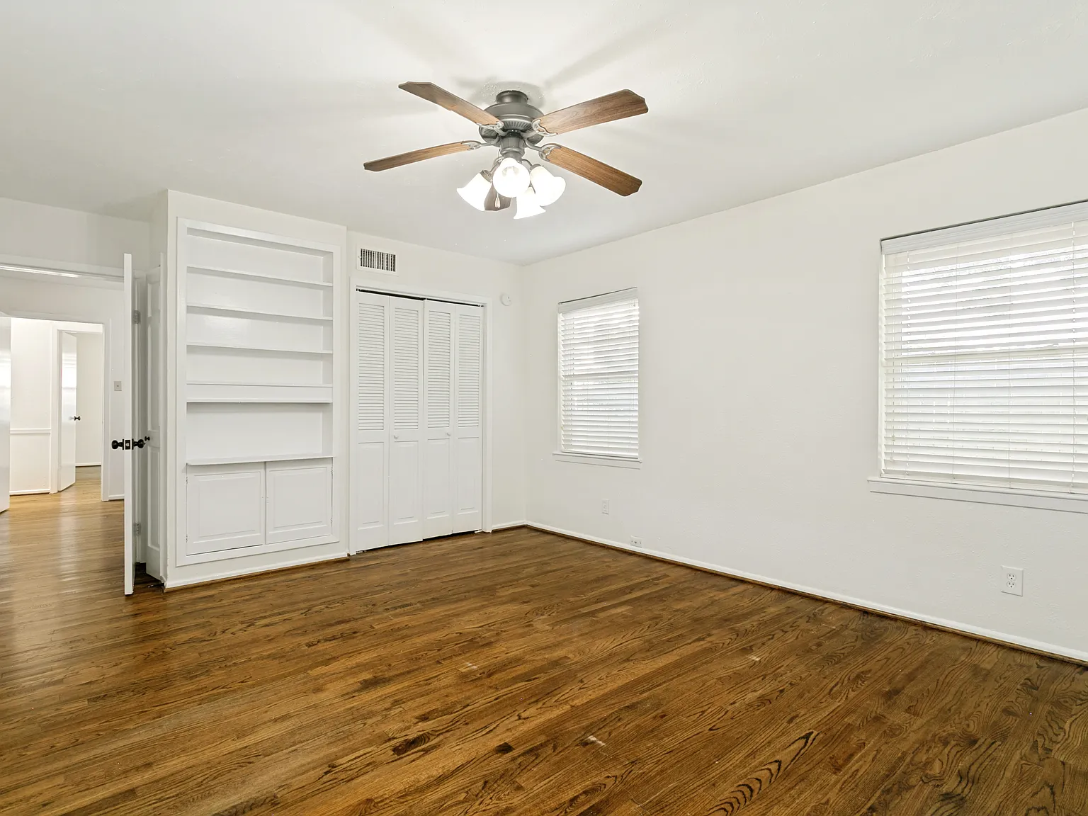 4 bed, 2000 sqft, $4,000 — Photo 4