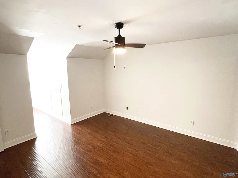 470 Shamrock Dr — Photo 24