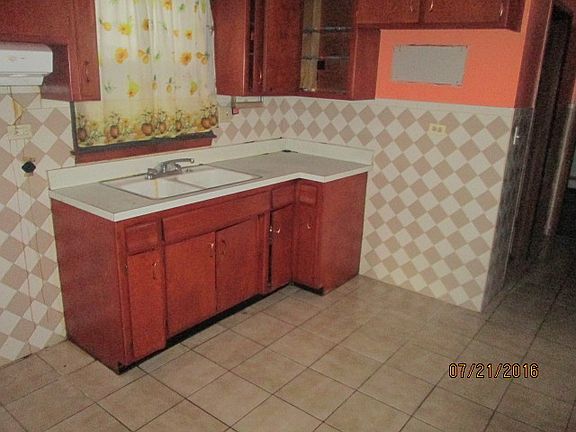 5th image of 1528 S 49th Ct