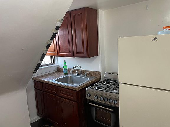 3rd image of 43 Villa Ave #3